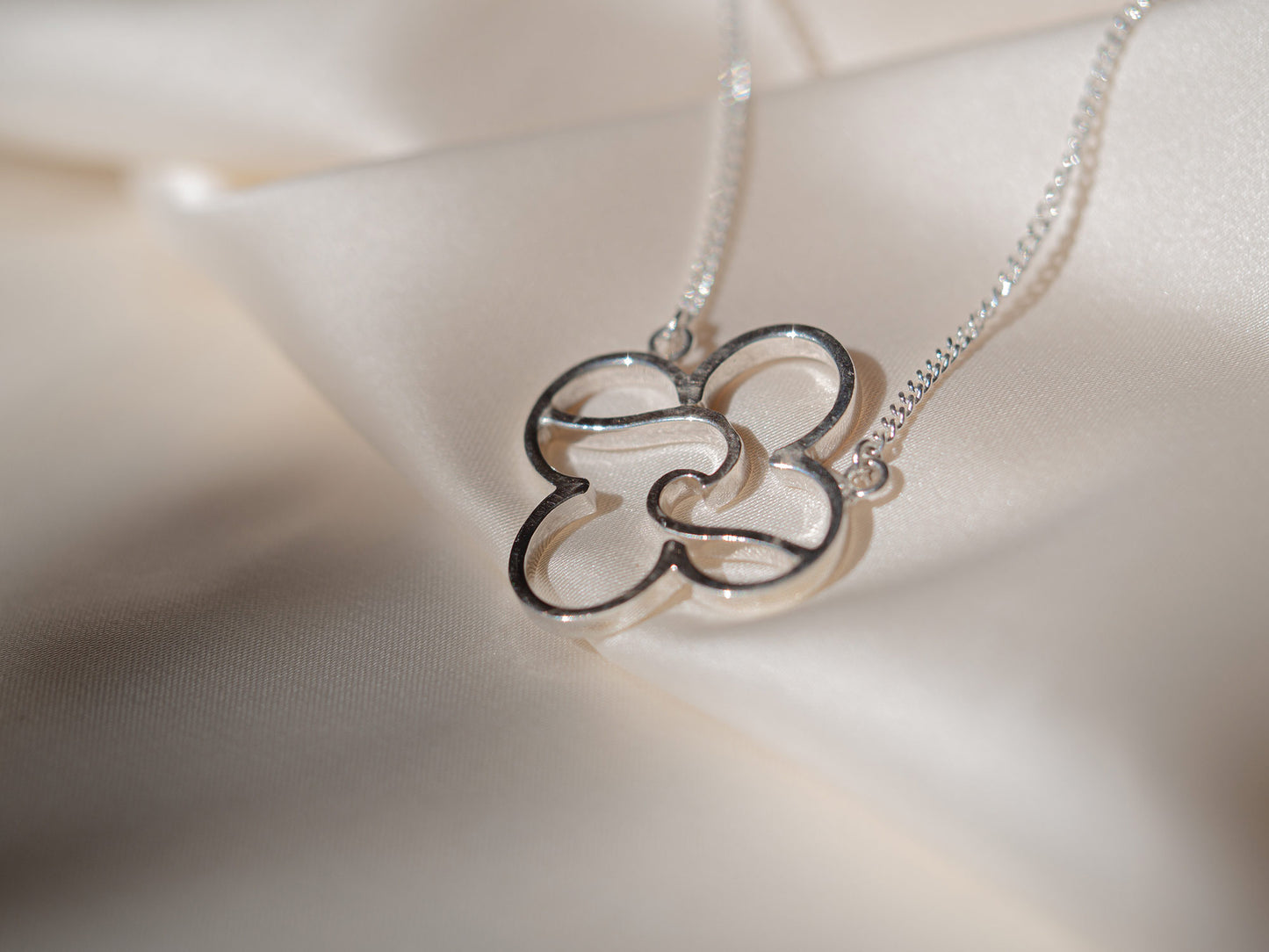 Four-Leaf Clover Pendant Necklace in Polished Silver