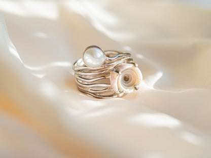 Seashell Pearl Wavy Ring